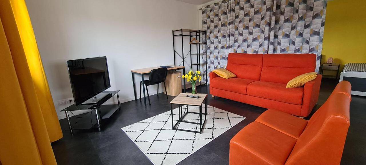 Appartement entier, One-Bedroom Apartment in Montamisé, Vienne (France)