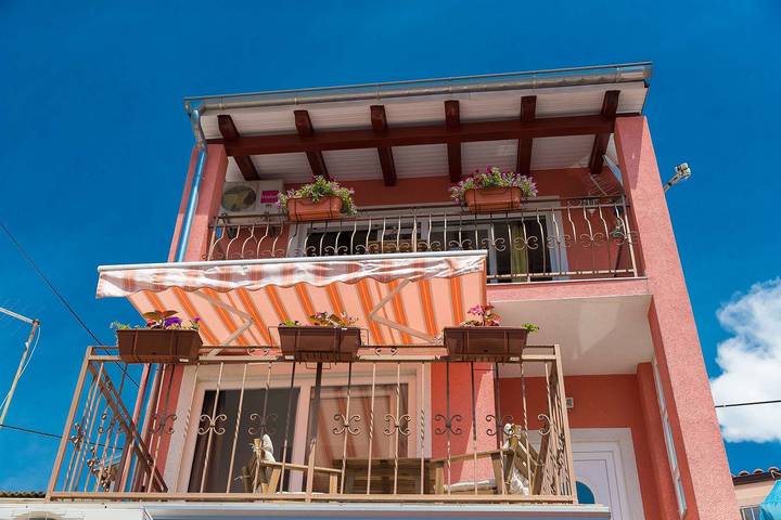 Ganze Wohnung, Charmantes Apartment nur 300 Meter zum Strand mit Meerblick, Waschmaschine, WiFi in Crikvenica, Primorje-Gorski Kotar