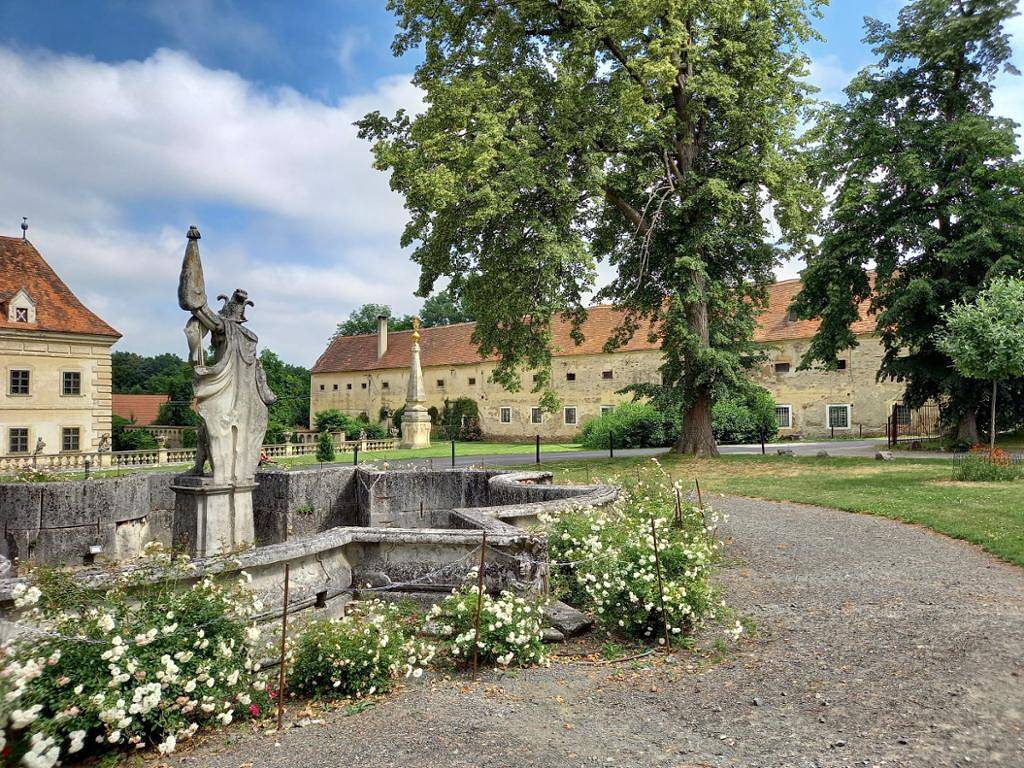 Entire holiday apartment, Ferienwohnung Greillenstein - Ferienwohnung "Rossarium" in Greillenstein, Forest quarter