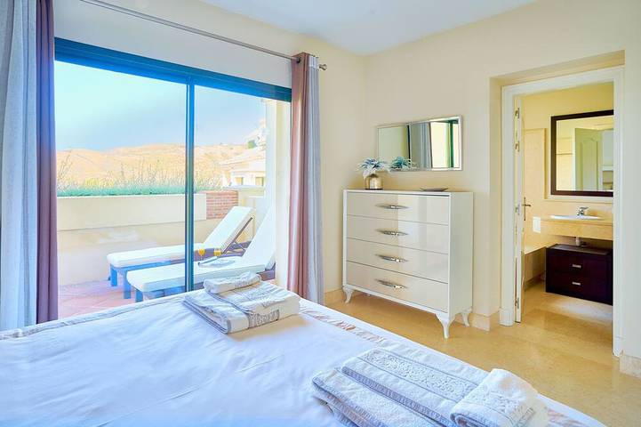 Ganze Wohnung, Herrliche Wohnung Mit Schwimmbad Und Spa An Der Costa Del Sol in Capanes del Golf, Benahavís