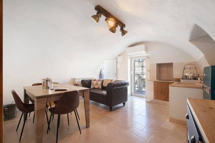 Entire apartment, Apartment 'Tuccia' with Balcony, Wi-Fi and Air Conditioning in Ostuni, Salento