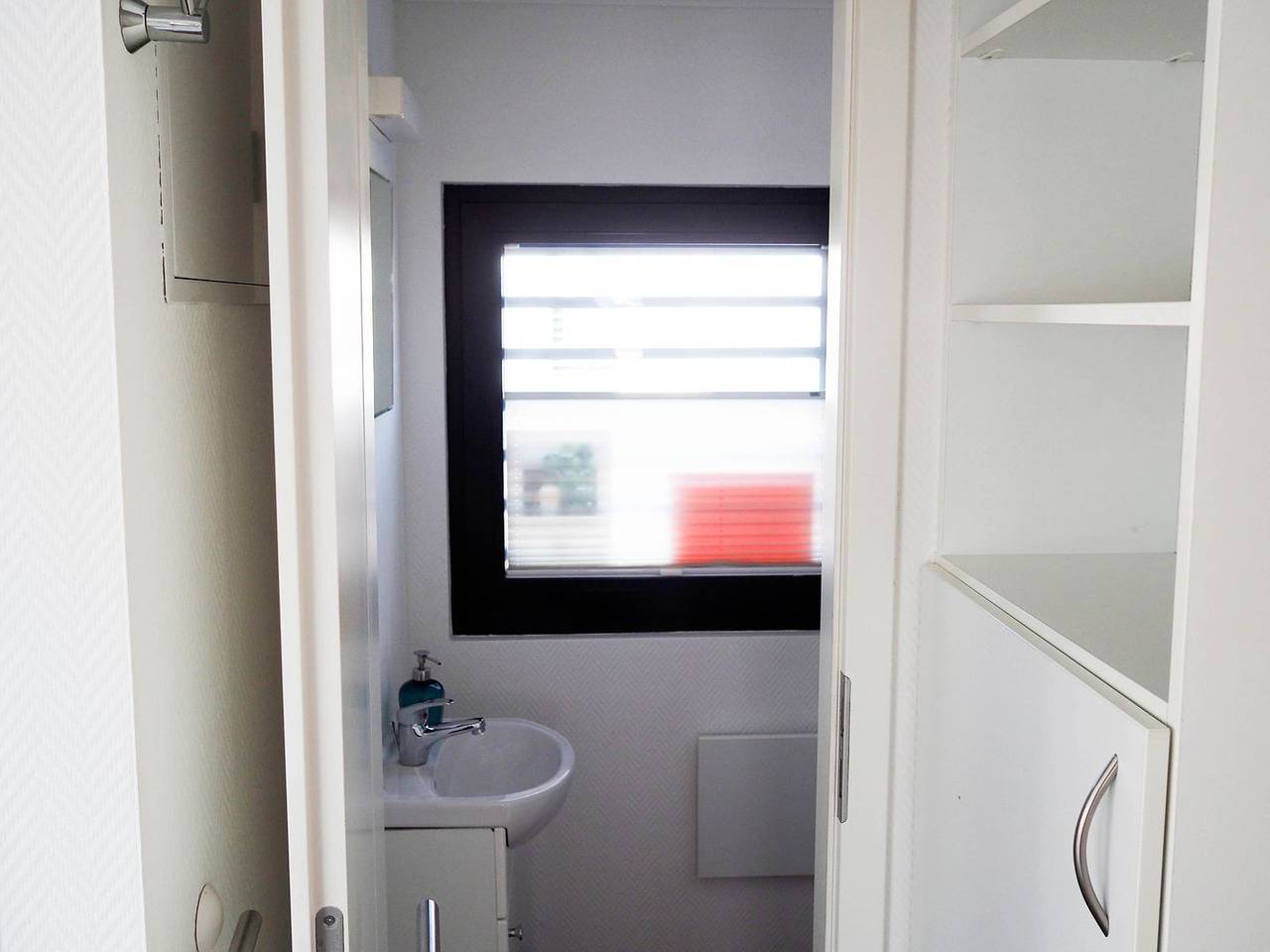 Floating 44 in Boltenhagen - festliegendes Hausboot in der Weißen Wiek in Boltenhagen, Mecklenburger Bucht