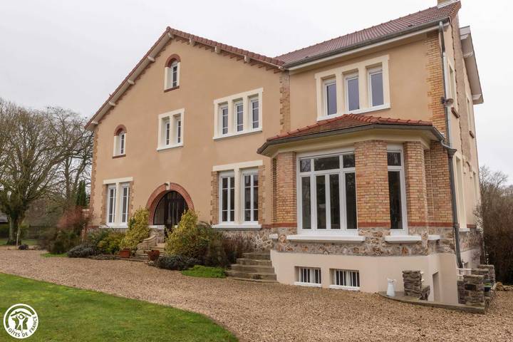 Gîte pour 12 personnes, avec jardin et piscine ainsi que sauna et terrasse dans Saint-Hilaire-le-Petit