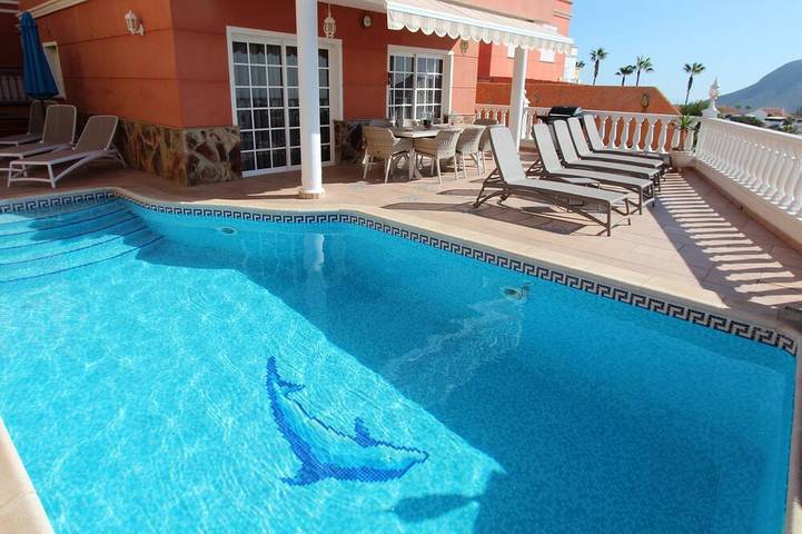 Villa for 8 people, with balcony and hot tub - 1