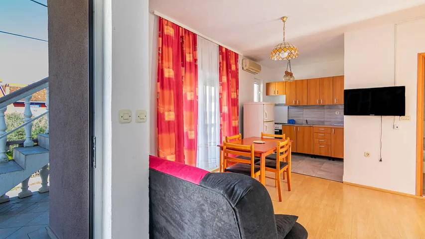 Gîte pour 5 personnes, avec terrasse à Bibinje - 4