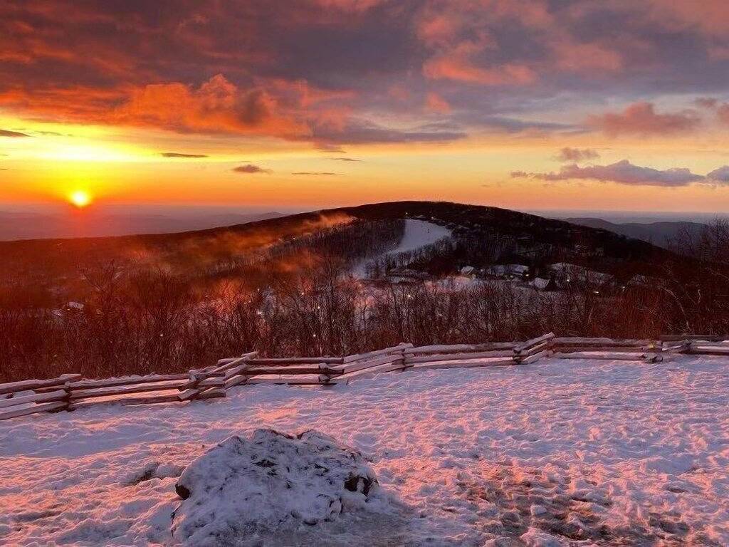 Ganze Wohnung, Beste Aussicht auf Berg! Verfügbar ab Herbst 2019! Buchen Sie Jetzt! in Wintergreen, Nelson County