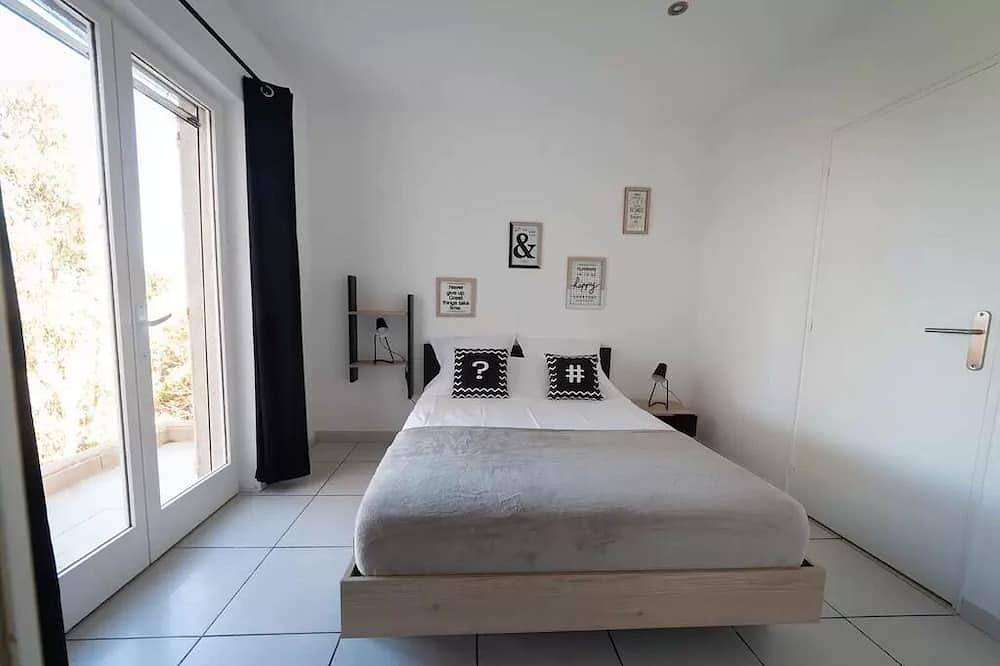 Porticcio centre : vue mer, piscine privée chauffée in Porticcio, Grosseto-Prugna