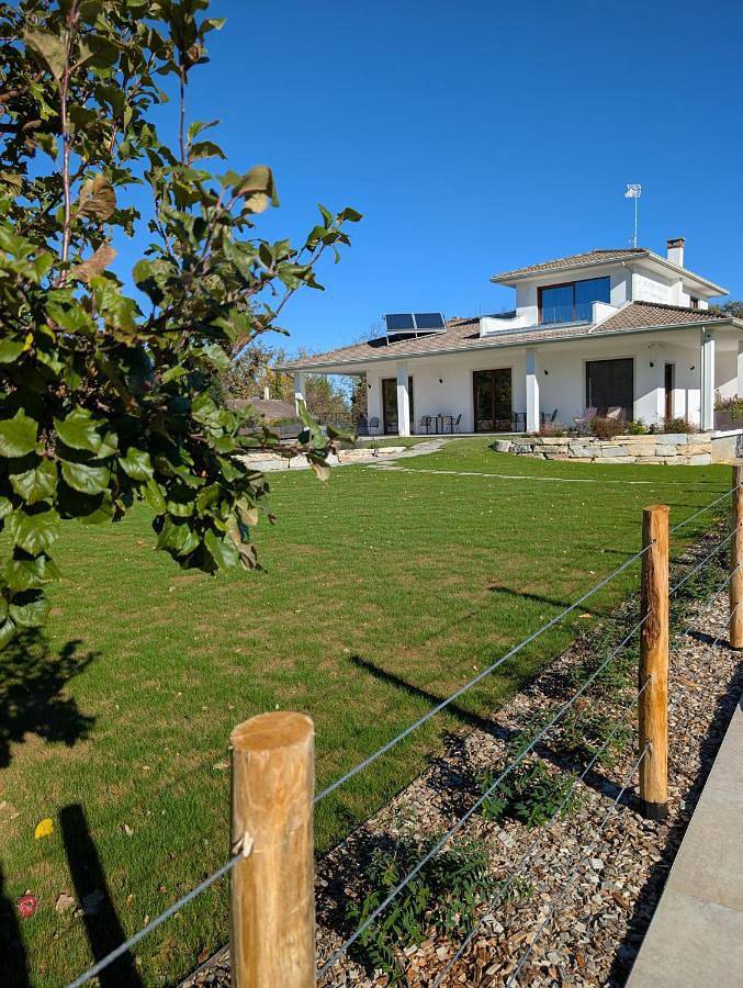 Chambre d’hôte pour 2 personnes, avec jardin ainsi que piscine et vue