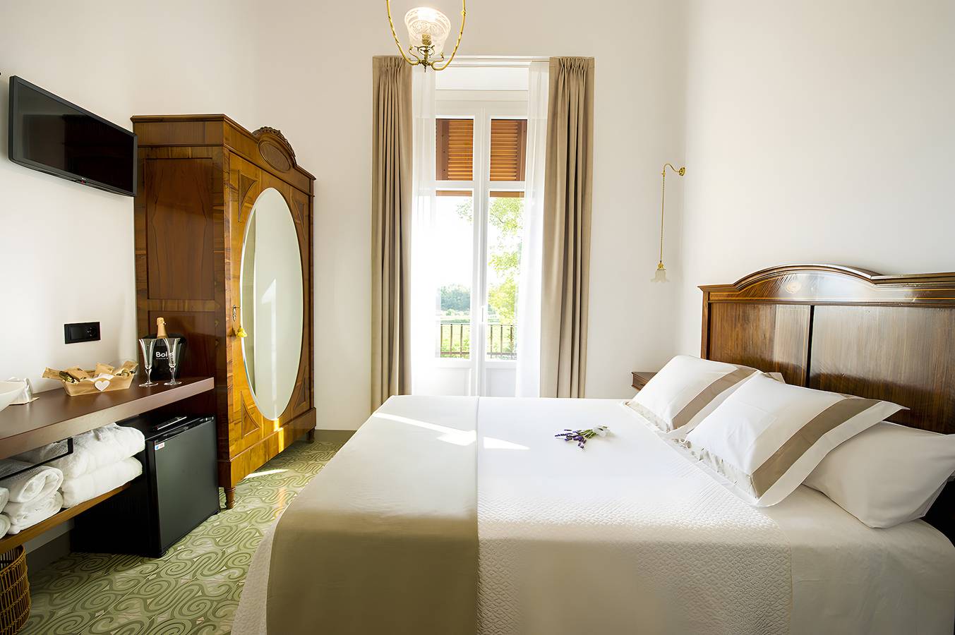 Bed and Breakfast 'Camagroc' with Mountain View, Wi-Fi and Air Conditioning in Castellví de la Marca, Barcelona Inland