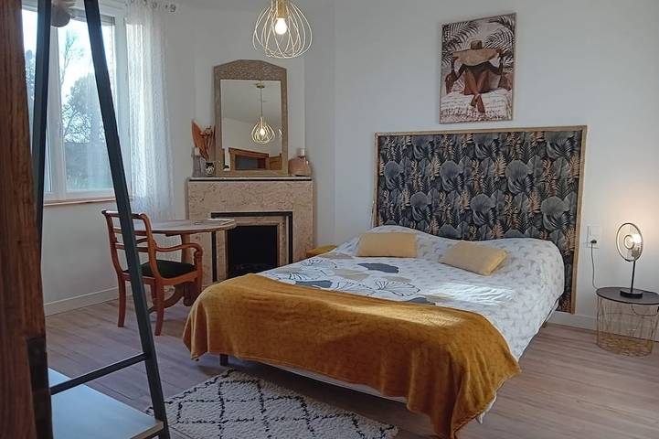 Location de vacances pour 14 personnes, avec terrasse ainsi que jardin et jacuzzi à Saint-Jean-de-Marcel - 2