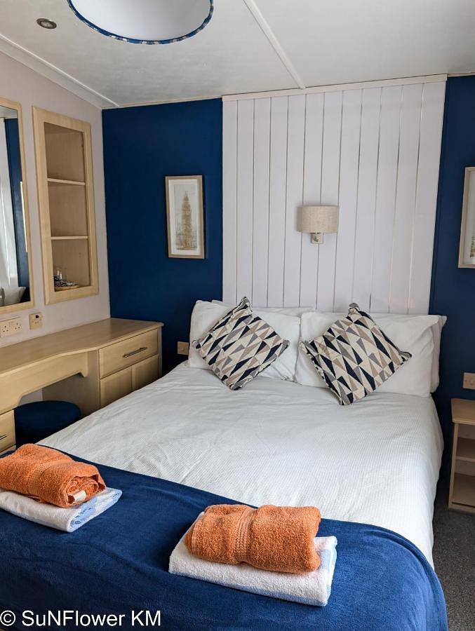 Camping for 7 people, with Terrace and Children pool in Poole