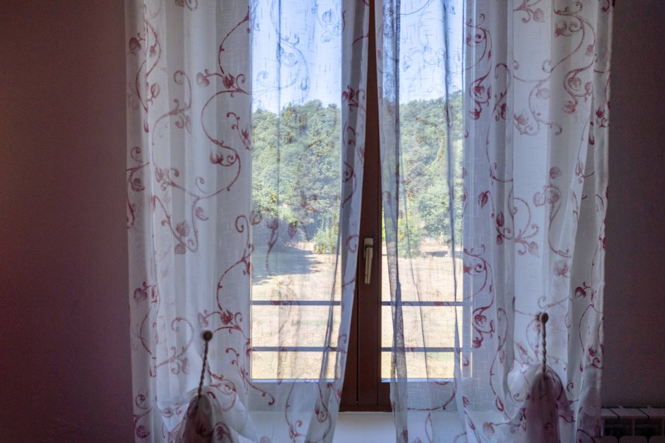 Room 'Fuoco' with Shared Garden, Wi-Fi and Air Conditioning in Valeggio sul Mincio, Verona Province