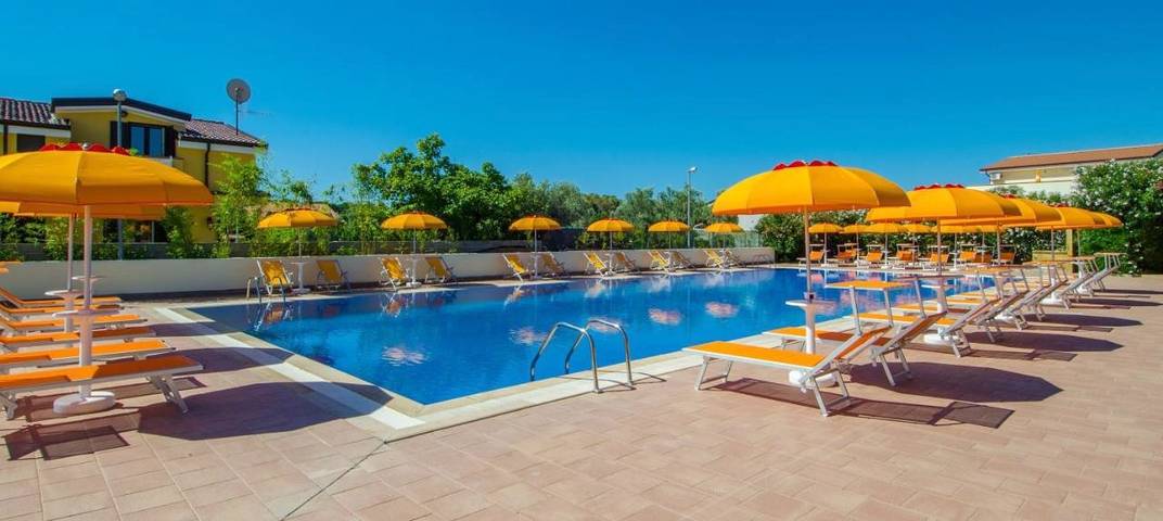 Apartamento de vacaciones para 4 personas, con jardín y piscina - 1