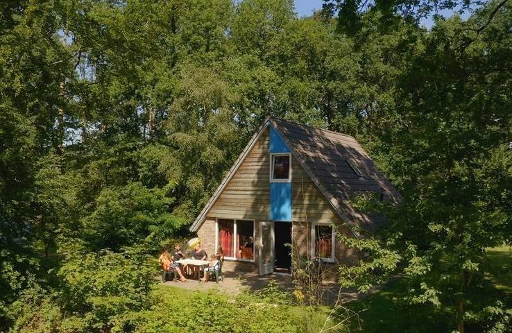 Vakantiepark voor 6 personen, with Balkon/Terras and Terras as well as Tuin and Kinderzwembad in Assen Gemeente