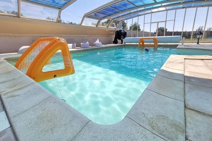 Location de vacances pour 25 personnes, avec Jacuzzi et Jardin dans Coulours