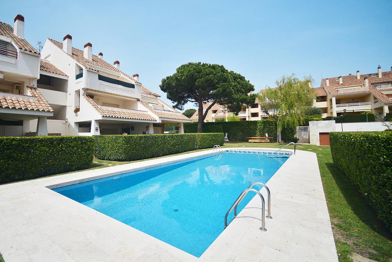 Apartamento entero, Apartamento con gran terraza privada, cerca de la playa, jardín y piscina comunitaria. Pk in Platja d'Aro, Costa Brava