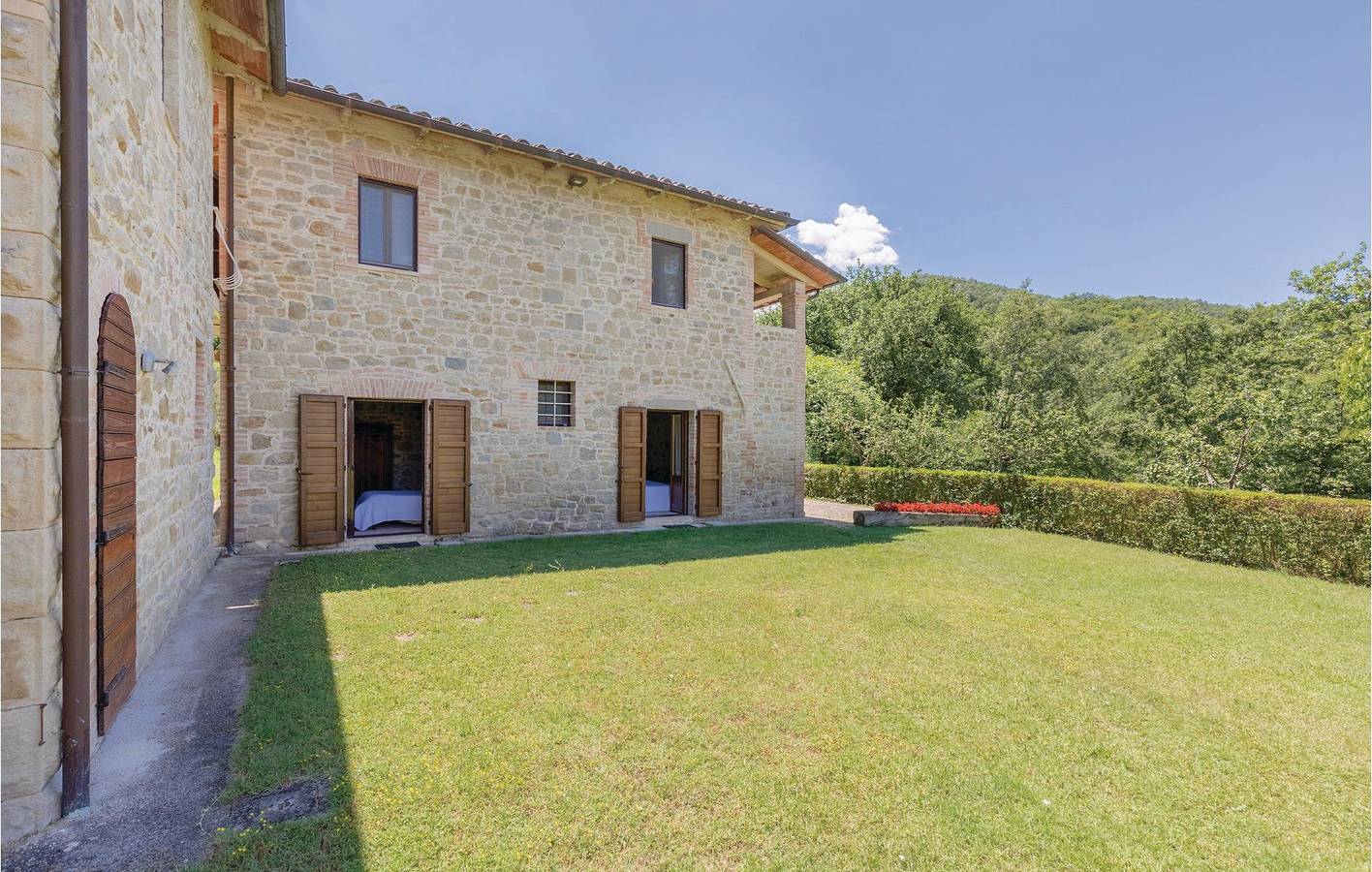 Ganze Ferienwohnung, Poolside Haven mit Parkplatz und Flussblick in Assisi, Perugia Provinz