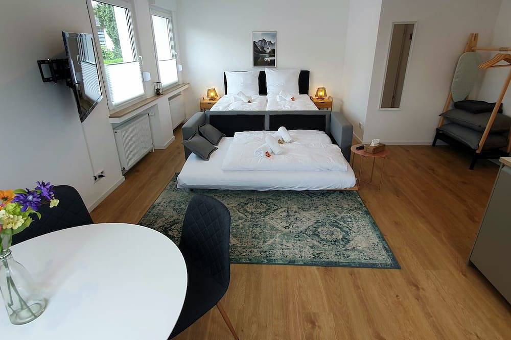 Appartamento intero, City-chalet-quiet-newly renovated-kitchen-bathroom with daylight- free parking in Weitmar, Bochum