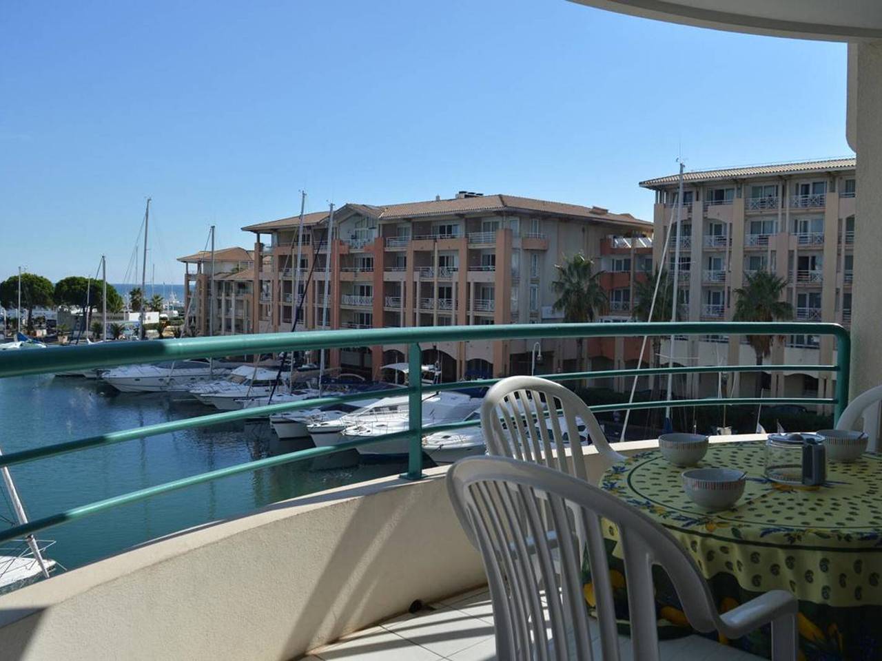 Fréjus: Appt 2P, 5 pers, Piscine, Plage à 150m, Parking, Animaux Ok in Fréjus Plage, Fréjus