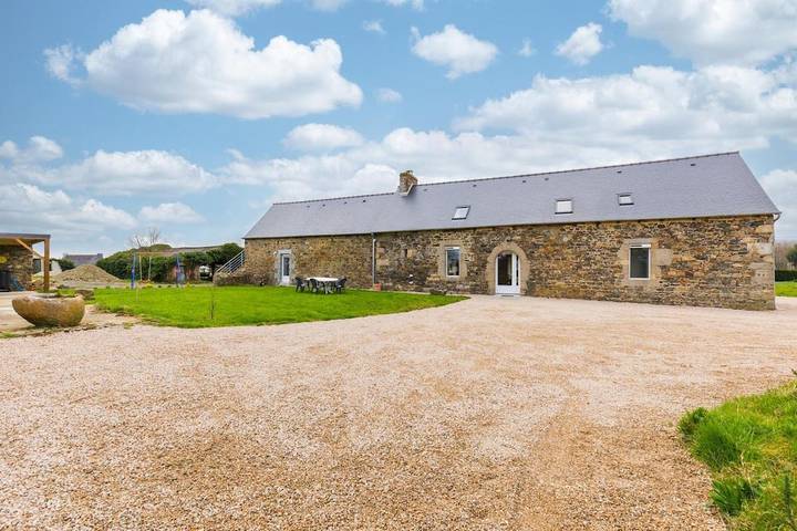 Location de vacances pour 10 personnes, avec jardin à Saint-Clet - 2