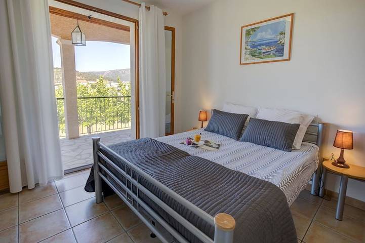 Location de vacances pour 6 personnes, avec jardin ainsi que terrasse et piscine à Félines-Minervois - 4