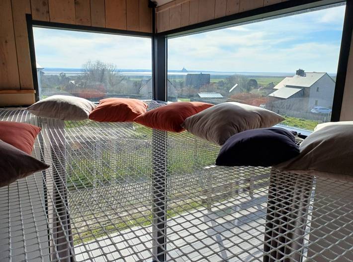 Gîte pour 8 personnes, avec terrasse ainsi que jardin et jacuzzi