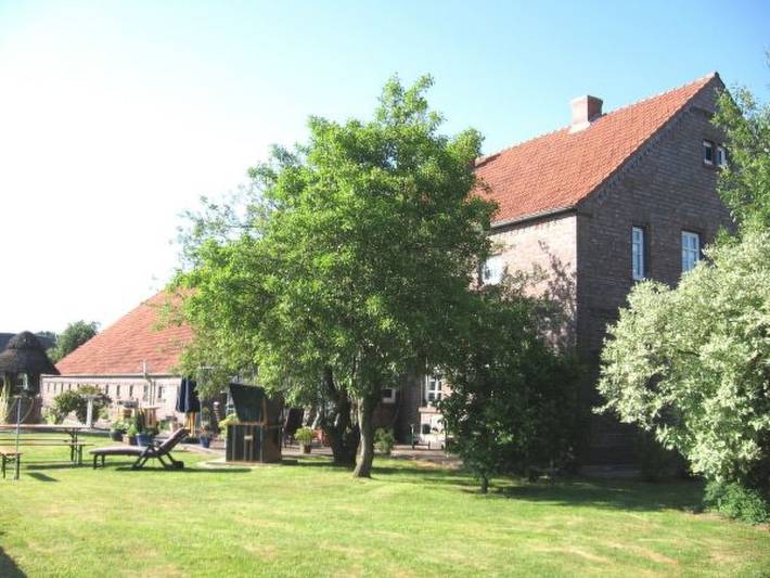 Bauernhof für 4 Personen, mit Terrasse in Leer und Umgebung