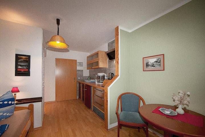 Ferienwohnung für 2 Personen, mit Balkon und Terrasse sowie Garten und Seeblick in Ludorf