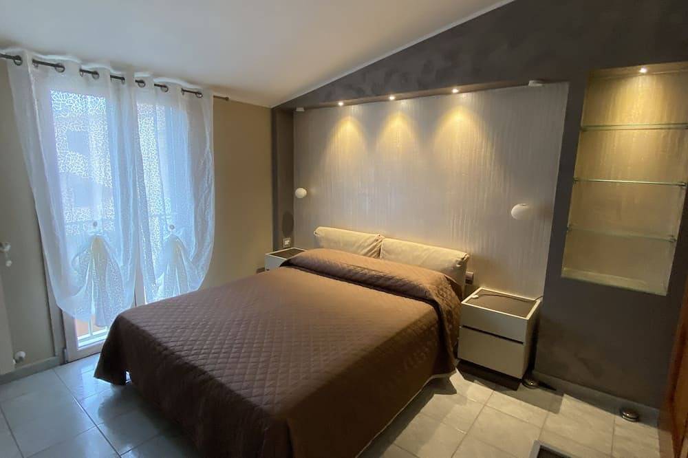 Apartamento entero, Apartment 4 minutes walk from the beach. in Bosa Marina, Planargia
