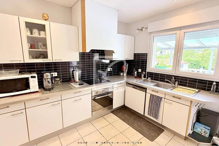 Family villa with a private pool in the Dordogne—within walking distance of town, near Sarlat and Padirac in Souillac, Lot