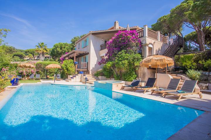 Ferienhaus für 16 Personen, mit Whirlpool und Garten sowie Sauna in Sainte-Maxime