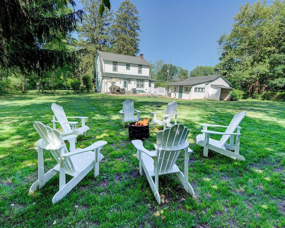 Magic Escape 4 Br Spacious Fully Fenced Backyard with Sauna in West Windsor Township, Mercer County