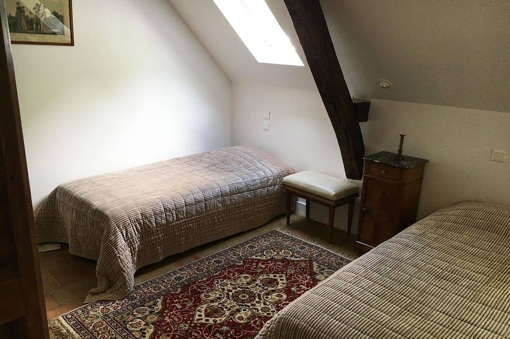 Appartement entier, The small farm apartment at Château de Chanteloup in Sillé-le-Philippe, Sarthe