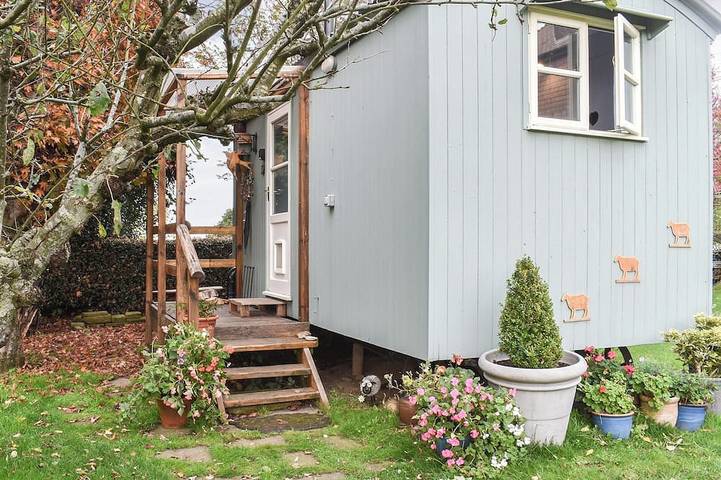 Cottage for 2 people, with garden, with pets in Surrey Hills