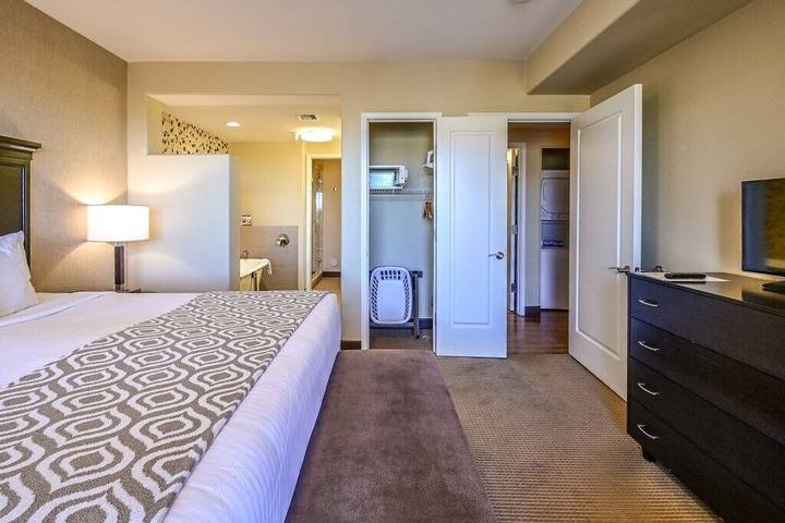 Vacation rental for 4 people, with yard and balcony as well as hot tub and pool in Peoria (AZ)