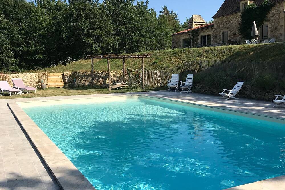 Au coeur du Périgord Noir, propriété de caractère avec vue imprenable, piscine in Tursac, Périgord Noir