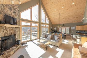 Vacation Home for 14 Guests in Garrett County, Deep Creek Lake, Picture 3