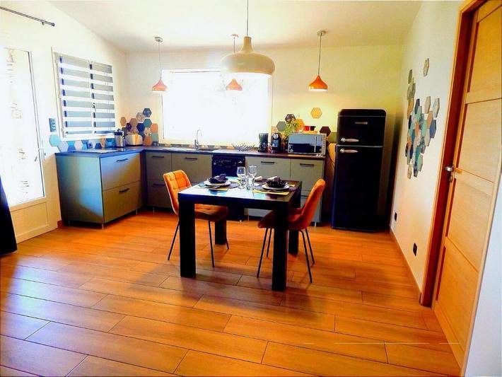 Location de vacances pour 2 personnes, avec terrasse ainsi que jardin et piscine à Payzac (Ardèche) - 4