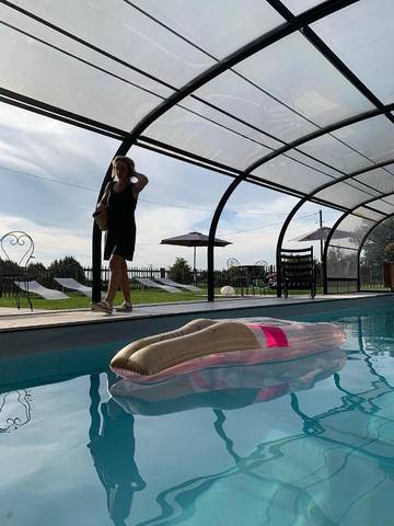 Chambre d’hôte pour 3 personnes, avec vue ainsi que piscine et jardin dans l' Aisne