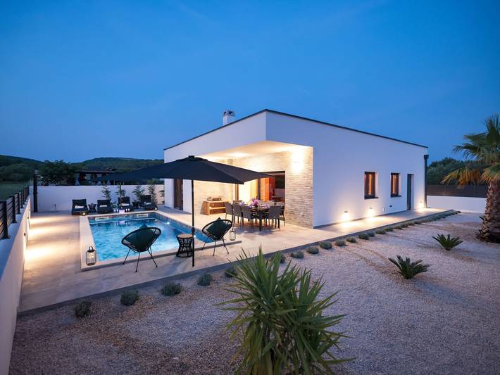Bungalow für 8 Personen, mit Garten in Dalmatien