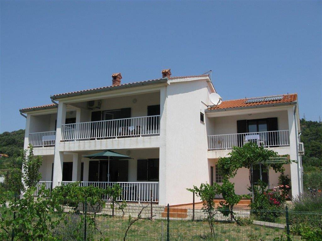 Ganze Wohnung, 2-Zimmer-Ferienwohnung mit Terrasse Palit, Rab A-16356-b in Palit, Rab
