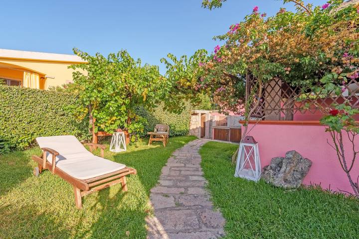 Casa vacanze "Casa Baia Vignola" con giardino, terrazza e Wi-Fi in Aglientu, Gallura