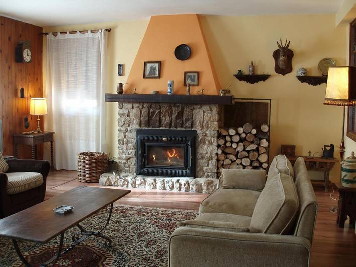 Casa rural para 12 personas, con Balcón y Jacuzzi además de Jardín y Vistas en La Rioja