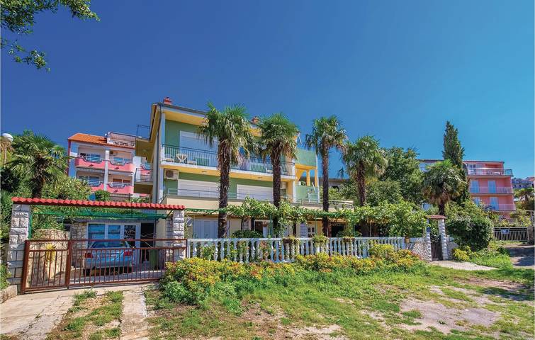 Ganze Ferienwohnung, Gemütliches Apartment mit Meerblick, WLAN, Klimaanlage und Terrasse – 2 km vom Strand entfernt in Crni molo, Crikvenica