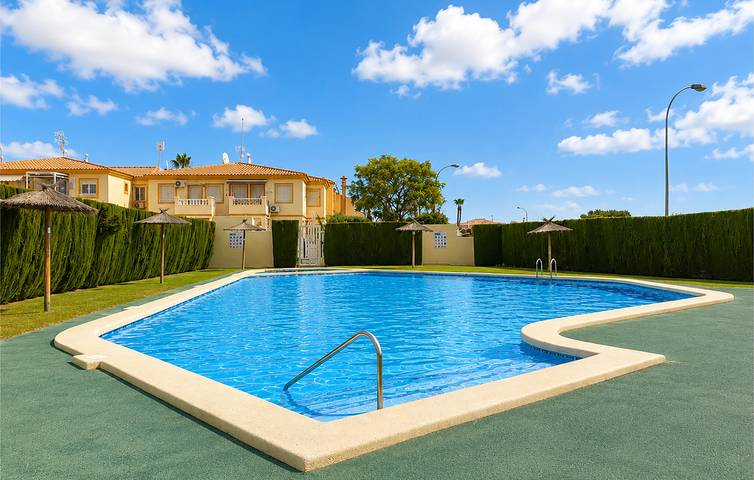 Apartamento vacacional entero, Apartamento moderno con piscina y terraza a 2 km de Playa Punta Prima in Orihuela, Costa Blanca