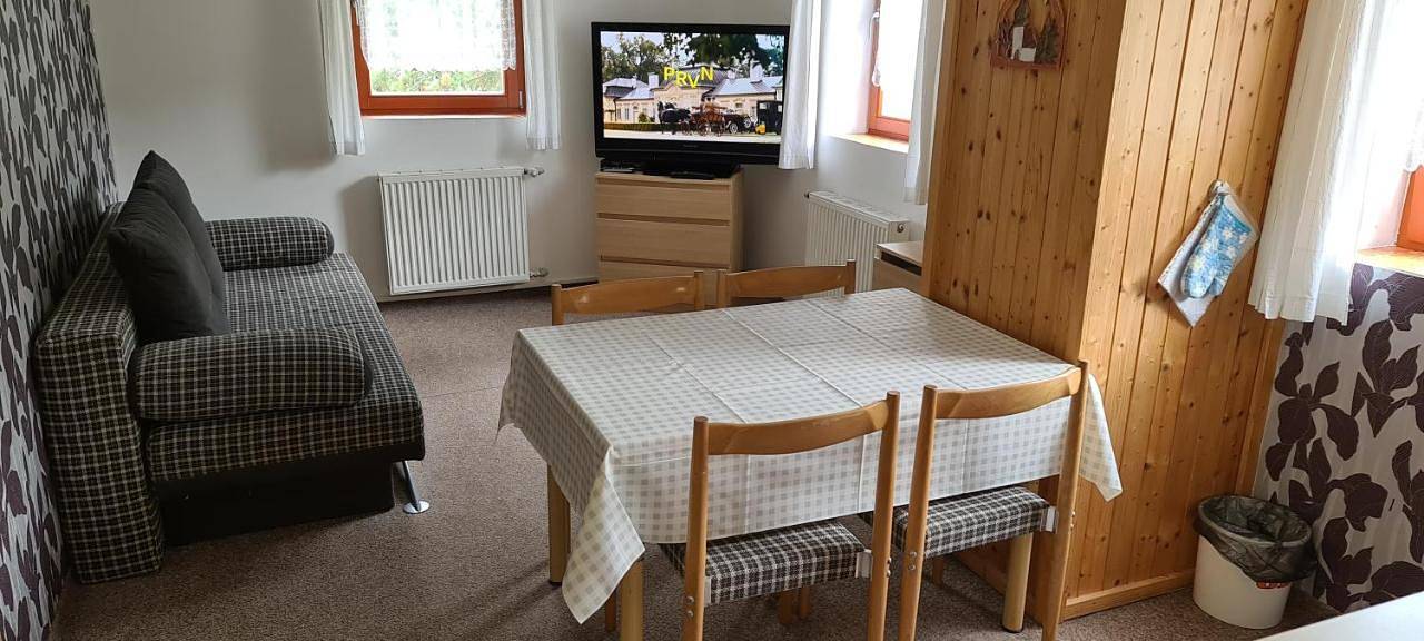 Geheel appartement, One-Bedroom Apartment with Garden View in Ludvíkov, Sudeten