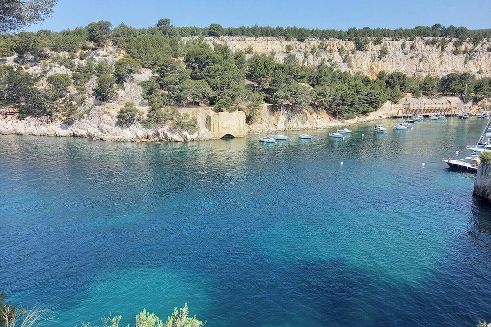 Entire apartment, Housing with garden near Cassis in Carnoux-en-Provence, Marseille region