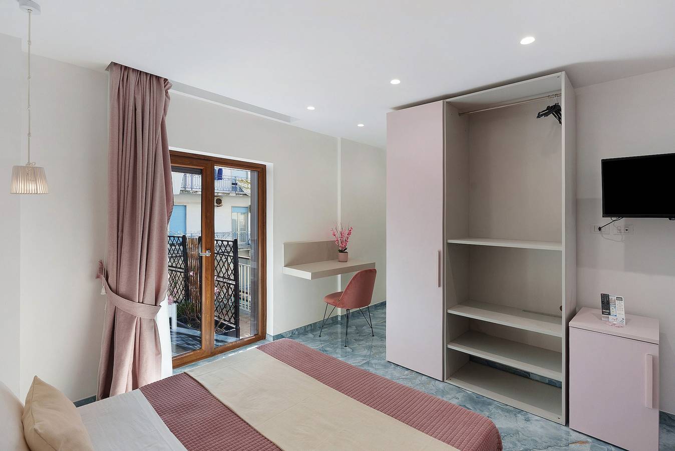 Habitación 'Camera Superior Con Balcone' con vistas a la montaña, Wi-Fi y aire acondicionado. in Ercolano, Parque nacional del Vesubio