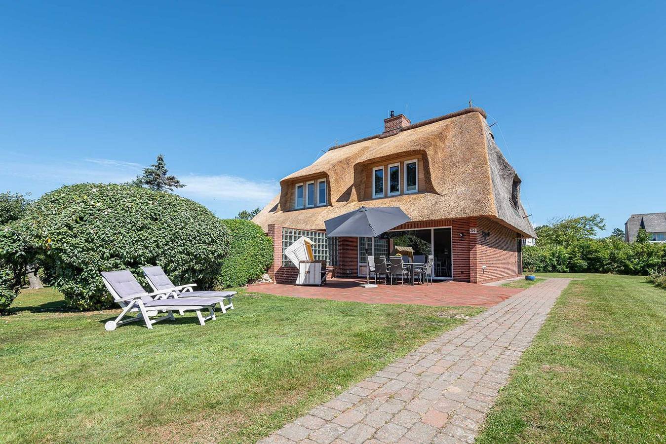 Schönes Ferienhaus unter Reet mit ca. 90 m² und 4 Zimmern, für bis zu 6 Personen in Wenningstedt, Sylt