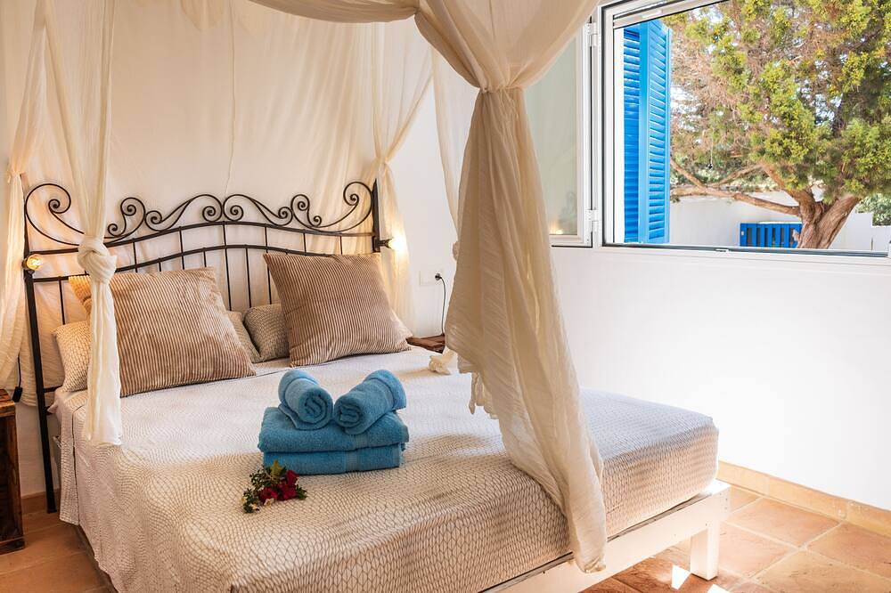 Fantastically beautiful house with a view of Ibiza in Es Pujols, Formentera